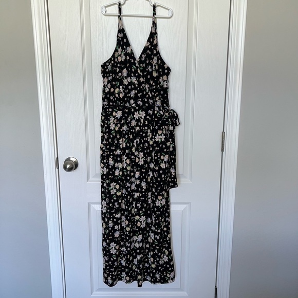 NWOT Kaileigh Rica Cropped Strappy Sleeveless Knit Floral Jumpsuit Size M - Picture 1 of 8